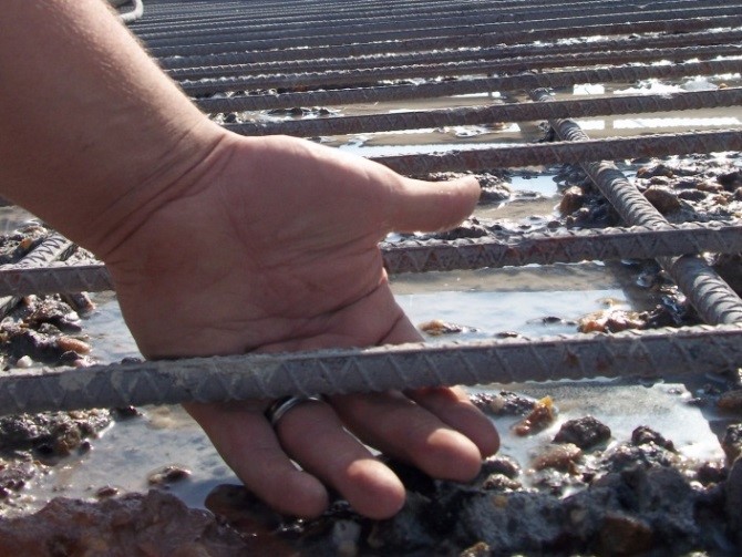 Fig.2Concreteremovedtoprovideclearanceundertherebar Rampart